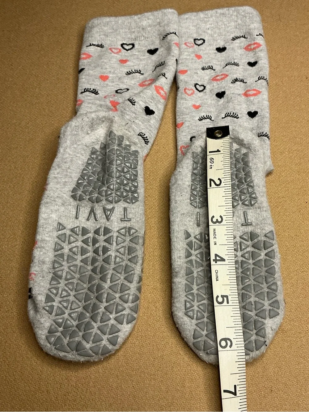 Tavi Noir grip crew socks size small ✨